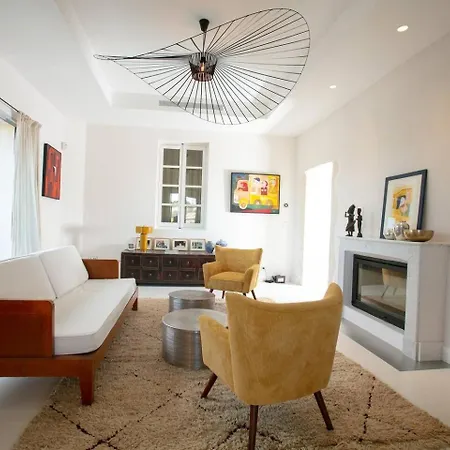 Historic Town House Near Avignon Tatil Evi *